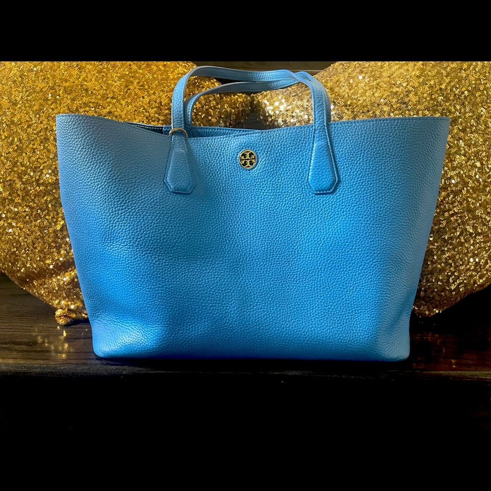 Tory Burch Tote light blue!